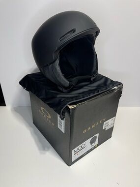 NEW Oakley MOD1 Snow Sports Ski Helmet in Matte Black Adult Medium 55-59 cm